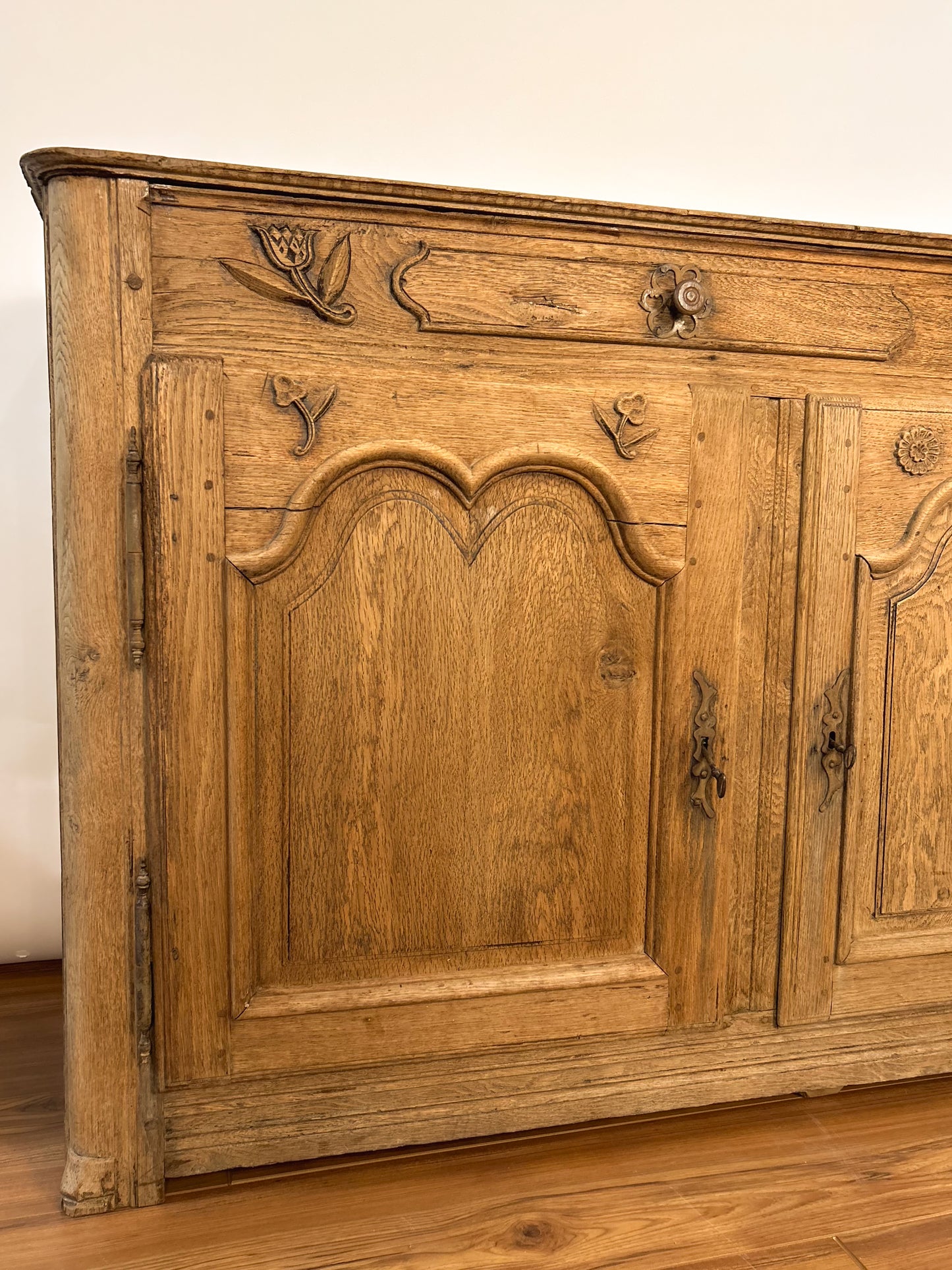 Marguerite Side Board