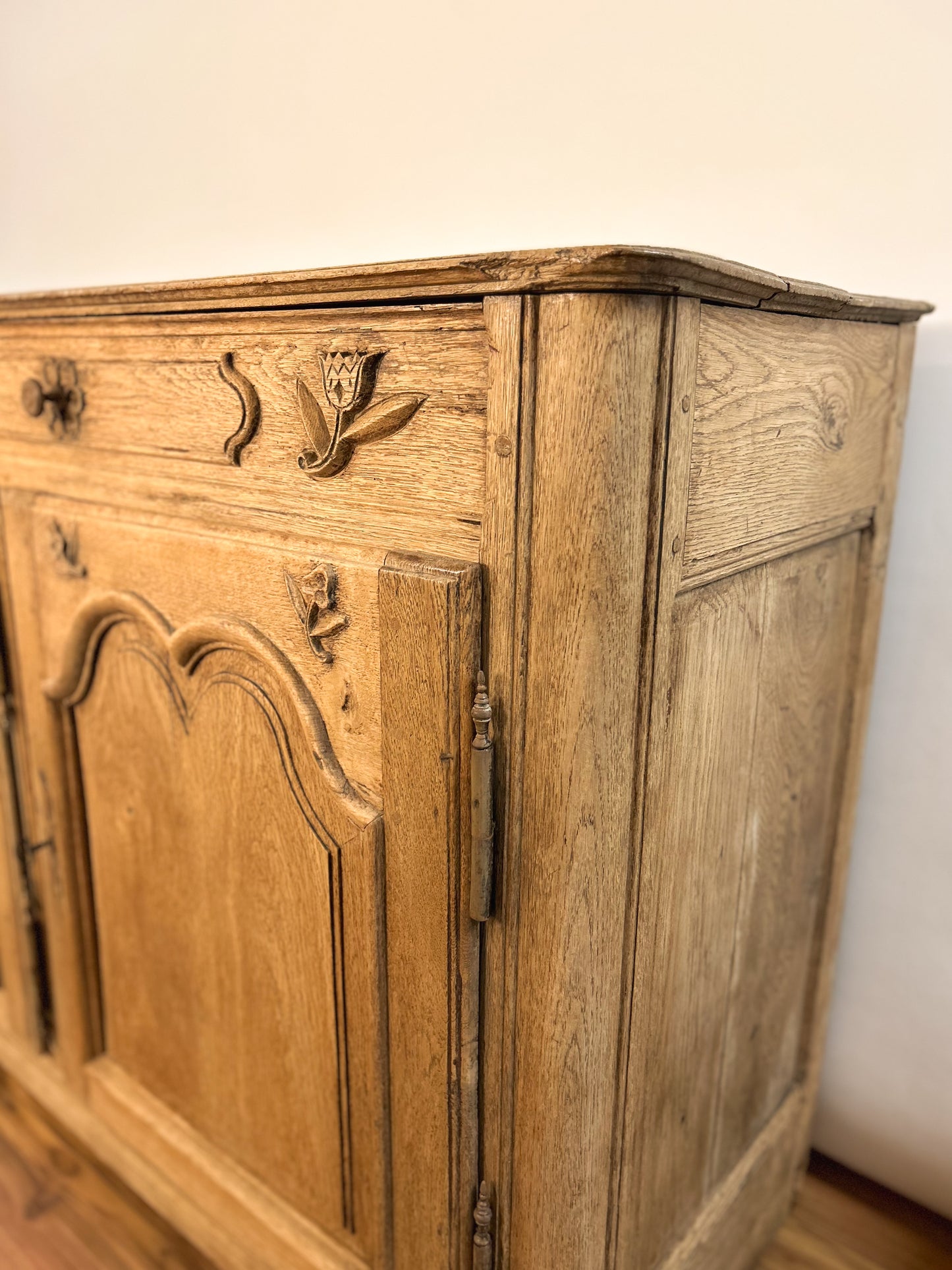 Marguerite Side Board
