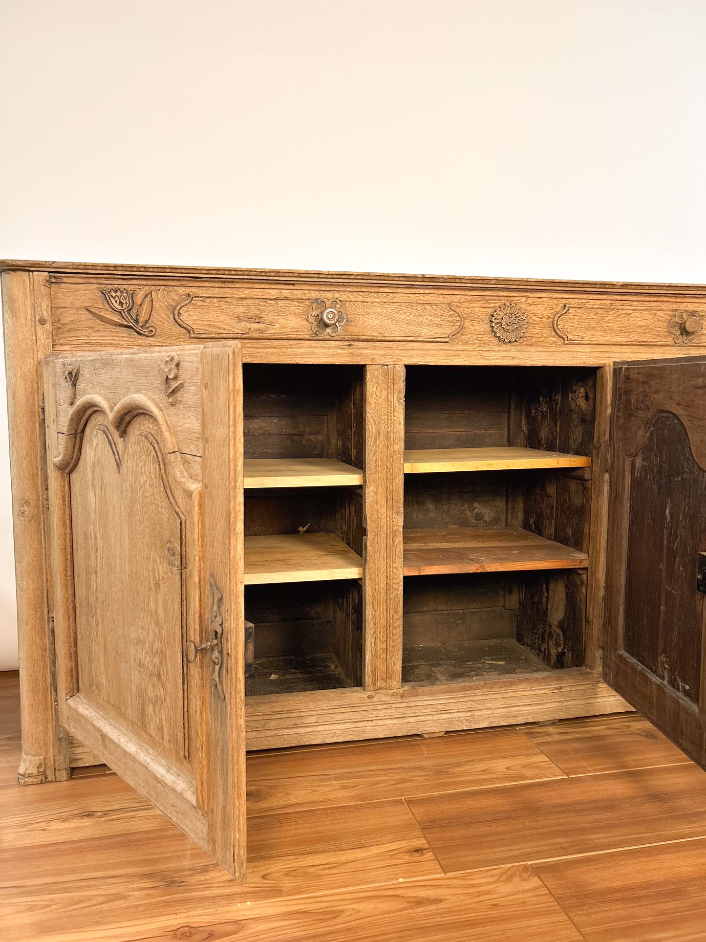 Marguerite Side Board