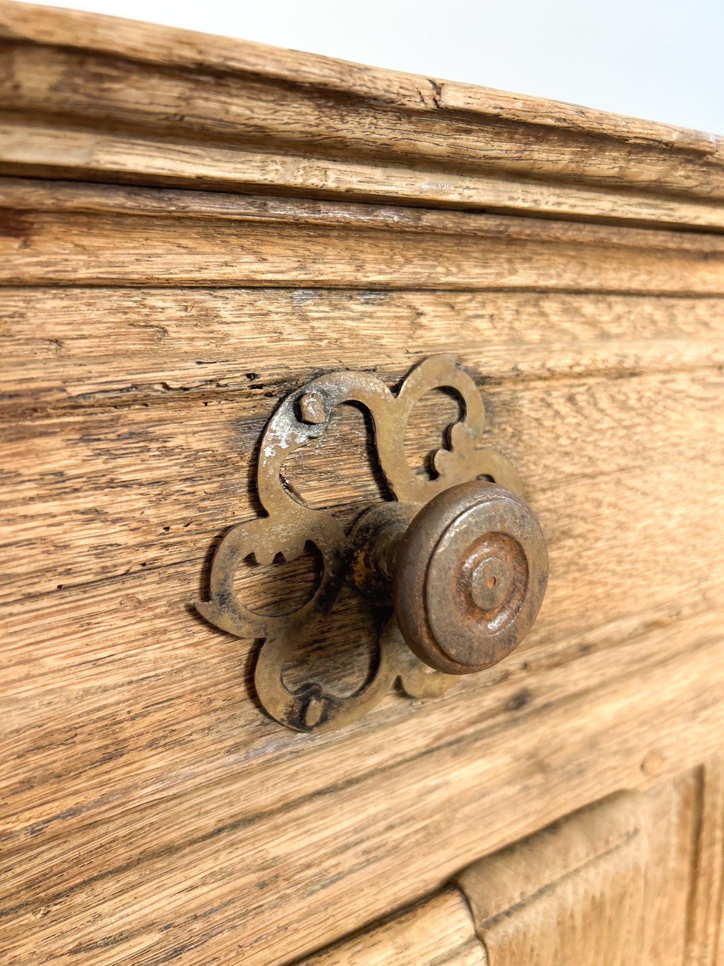 Marguerite Side Board