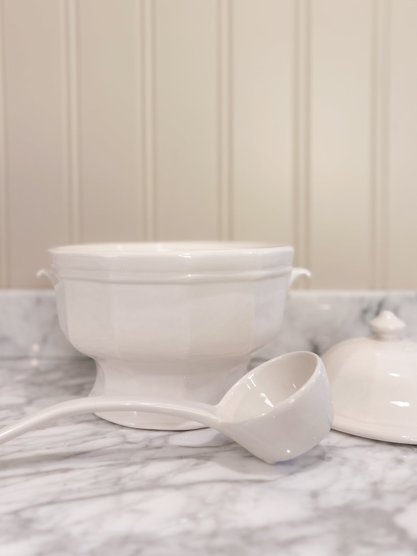 Hertiage White Soup Tureen
