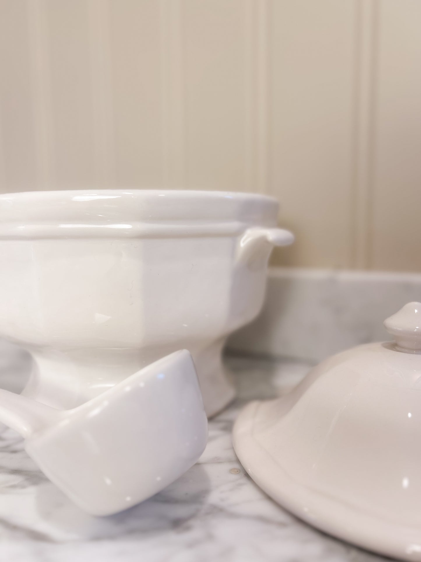 Hertiage White Soup Tureen