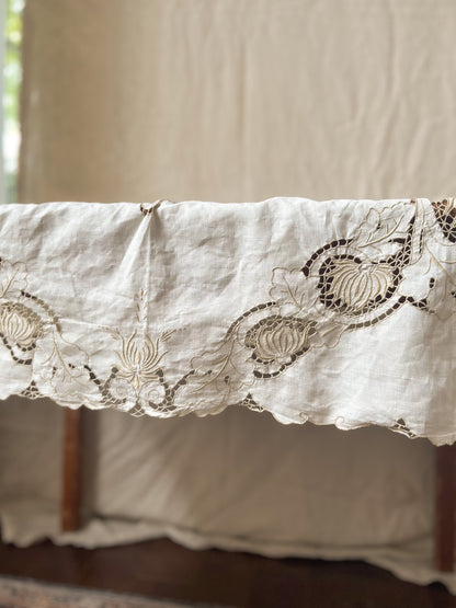 Cream and Lace Table Cloth