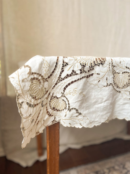 Cream and Lace Table Cloth