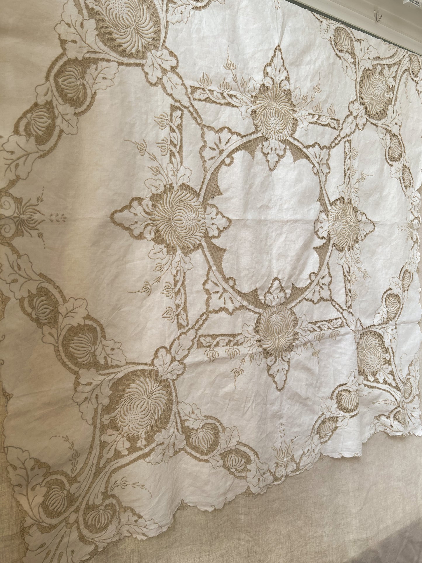 Cream and Lace Table Cloth